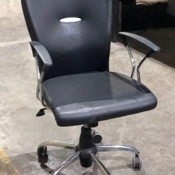 اجاره میز اداری و صندلی چرخدار